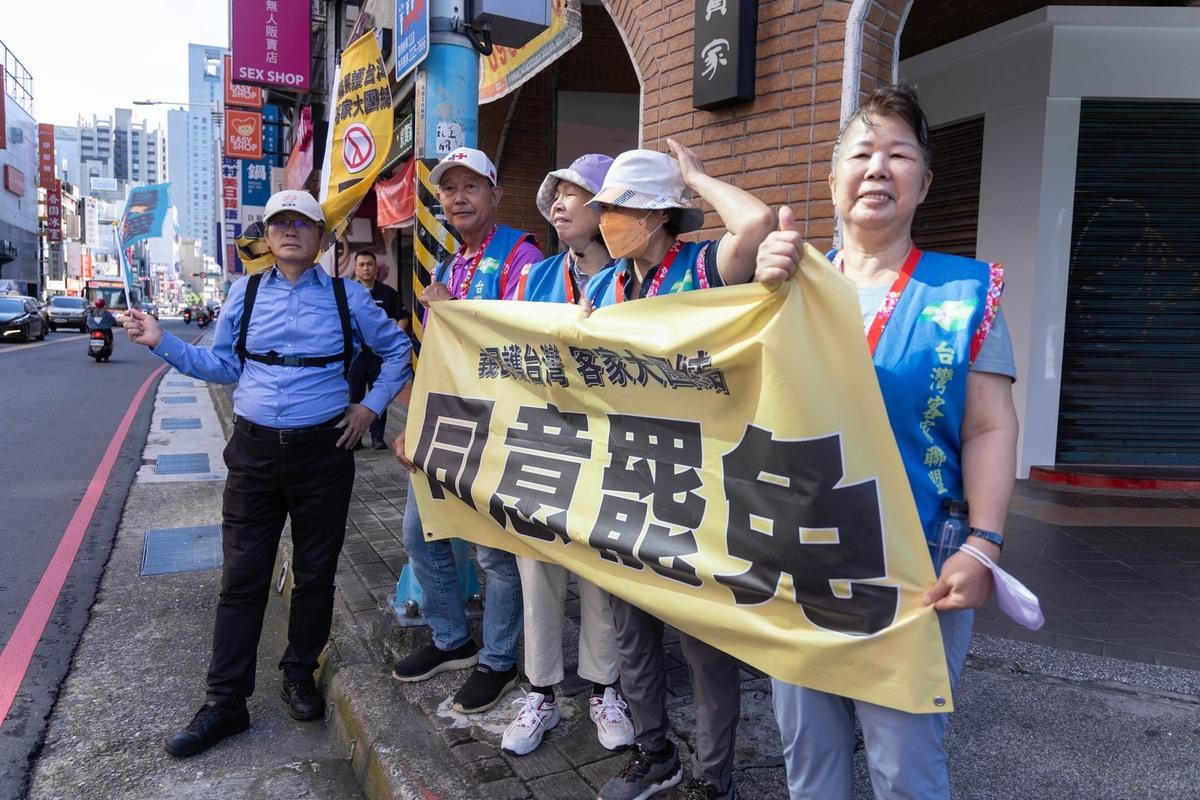 民進黨客家部主辦「義民護台灣，客家大團結」罷免行動，力挺罷免葉元之。 圖：民進黨提供