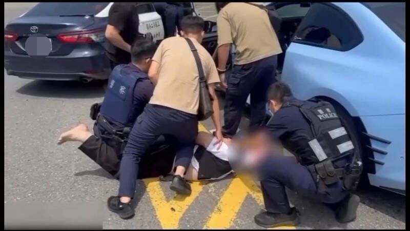 德國籍石男偷走價值近400萬BMW名車，遭逮後辯稱「測試德國車安不安全」。 圖：翻攝自社會事新聞影音