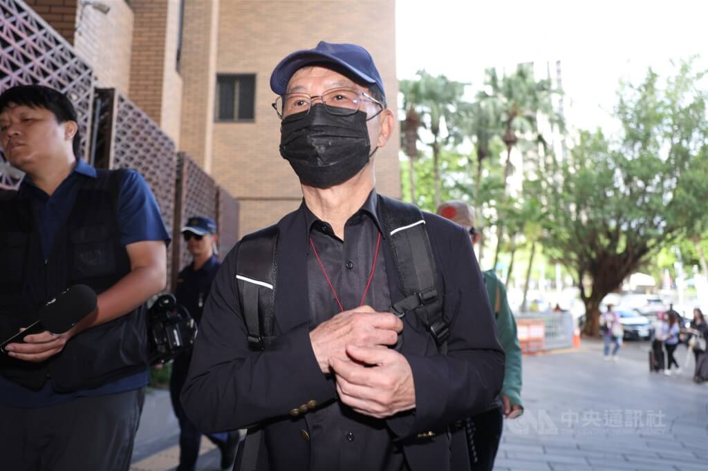 台北地方法院審理京華城案，24日以證人身分傳喚前台北市副市長彭振聲（中）出庭。中央社記者趙世勳攝　114年7月24日