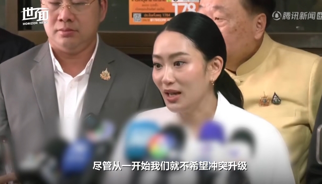 泰國前總理、現任文化部長貝東丹今 ( 24 ) 日接受採訪時哽咽、含淚譴責柬埔寨向泰國平民區域開火。 圖 : 影片截圖