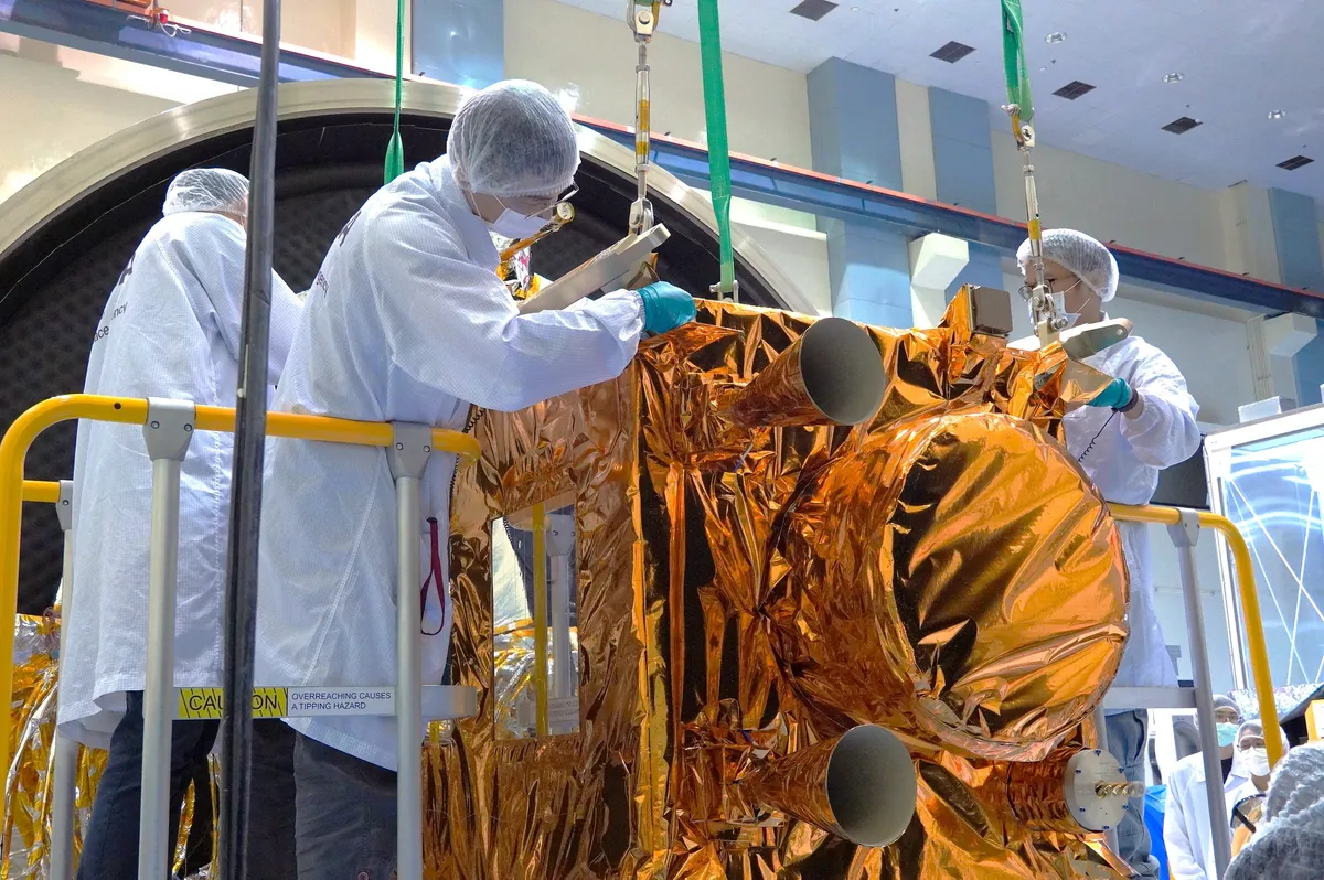 TASA表示，福衛八號的第一顆衛星(FS-8A)預計做8月初運送前審查，過後即可運送至美國加州范登堡空軍基地，10月搭乘SpaceX獵鷹九號火箭Transporter 15航班發射升空。﻿ 圖：國家太空中心／提供