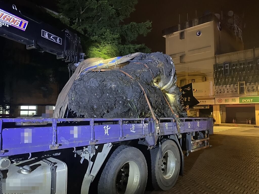 宜蘭縣政府警察局三星分局表示，日前接獲情資指出，有山老鼠集團出沒於太平山工作站所轄的國有林地與蘭陽溪交界處，涉盜伐貴重林木。專案小組啟動聯合監控與查緝行動，日前在大同鄉逮捕嫌犯李姓、張姓男子，查獲重達2268公斤的台灣扁柏。（警方提供）中央社記者沈如峰宜蘭縣傳真　114年7月24日