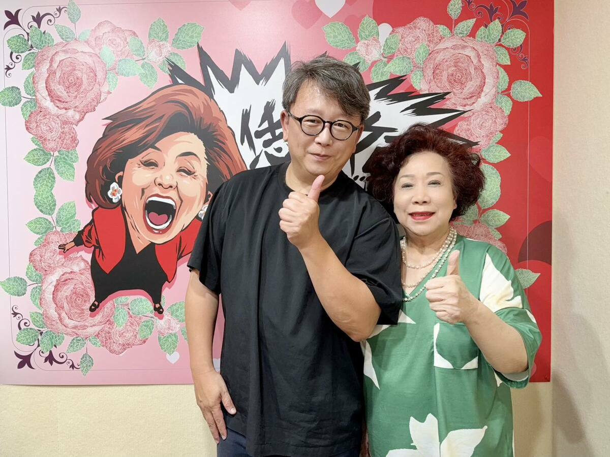 黃越綏於臉書表示，已透過50萬粉絲社群平台發揮宣傳力，並訪談多位民團與意見領袖擴大罷免聲量。圖為她與曾獲金馬獎最佳紀錄片導演-楊力州合影。 圖：翻攝自黃越綏　臉書專頁
