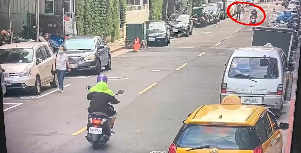 計程車司機李汶融，因不滿鄰居長期製造噪音，情緒失控，拿起蒙古刀刺死鄰居，出門巧遇巡邏警員，當場坦承「我殺了人」。 圖：民眾提供