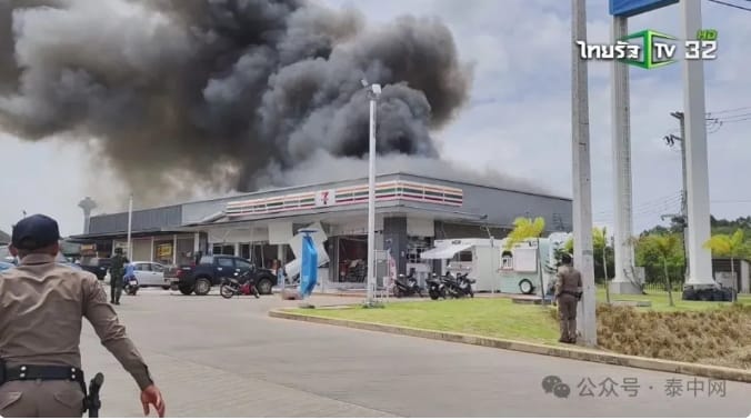 泰國邊境的商店與加油站遭到柬軍轟炸。 圖 : 翻攝自泰中網