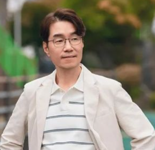 宋英奎今(25)日爆出，在6月時因酒駕遭到警方逮捕，引發不小爭議。 圖：翻攝自韓網
