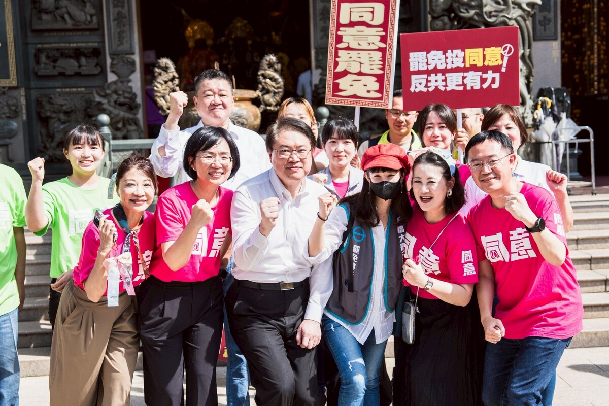 新北板橋被視為此次罷免關鍵戰區，今（25）日戰火升溫，藍綠雙方全面開打陸戰。 圖：取自罷免團體「板橋大刪元」臉書