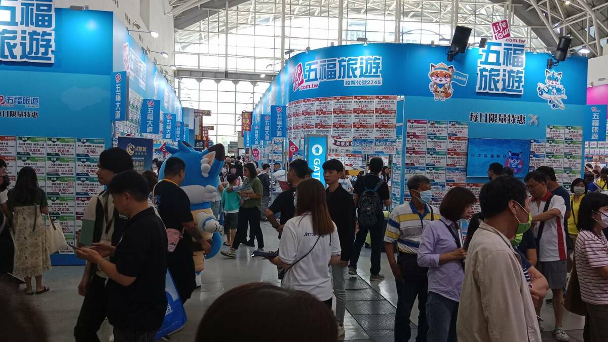 2025高雄國際夏季旅展首日即吸引滿滿人潮。 圖：孫家銘攝