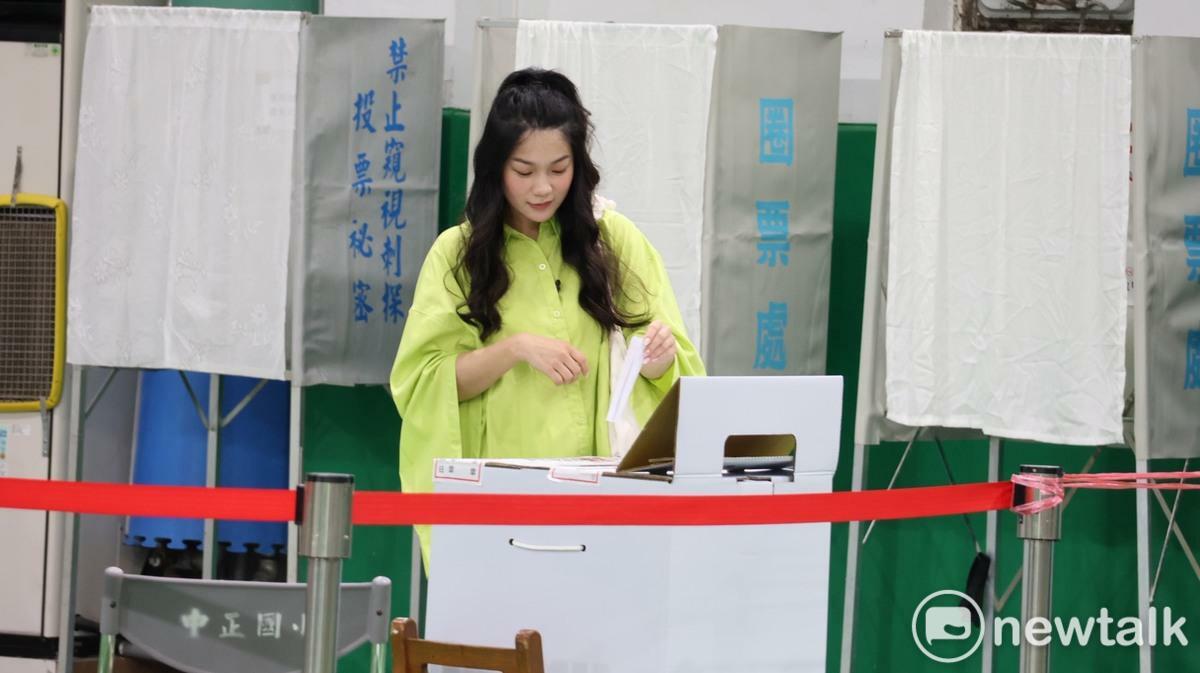 「山除薇害」發言人阿美今（26）日投票後，感慨說到想安心回家、與家人修復關係。 圖：金大鈞/攝