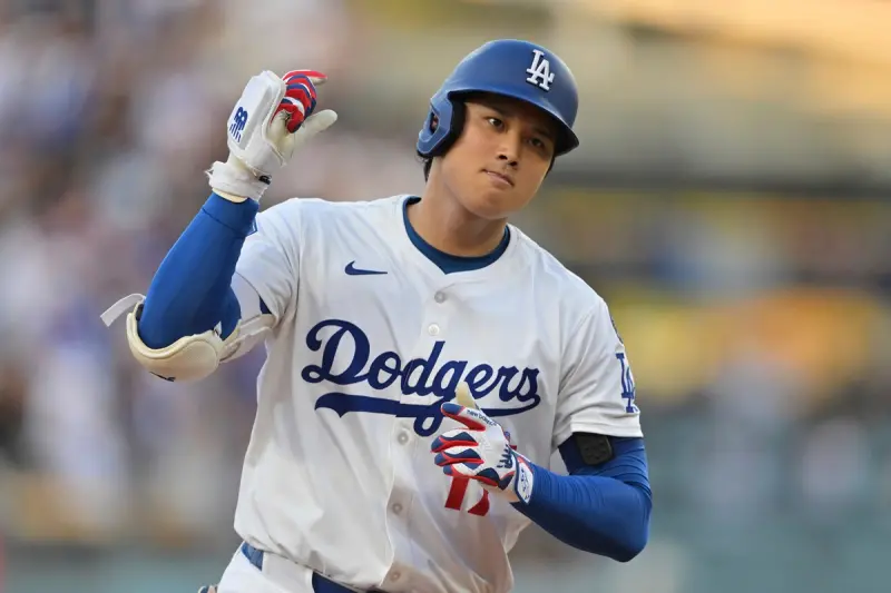 大谷翔平締造46年罕見紀錄，先被轟隨即開轟創歷史，球評直呼「太誇張」，網友更戲稱他是「勞工之恥」工作量爆表。 圖：達志影像/美聯社