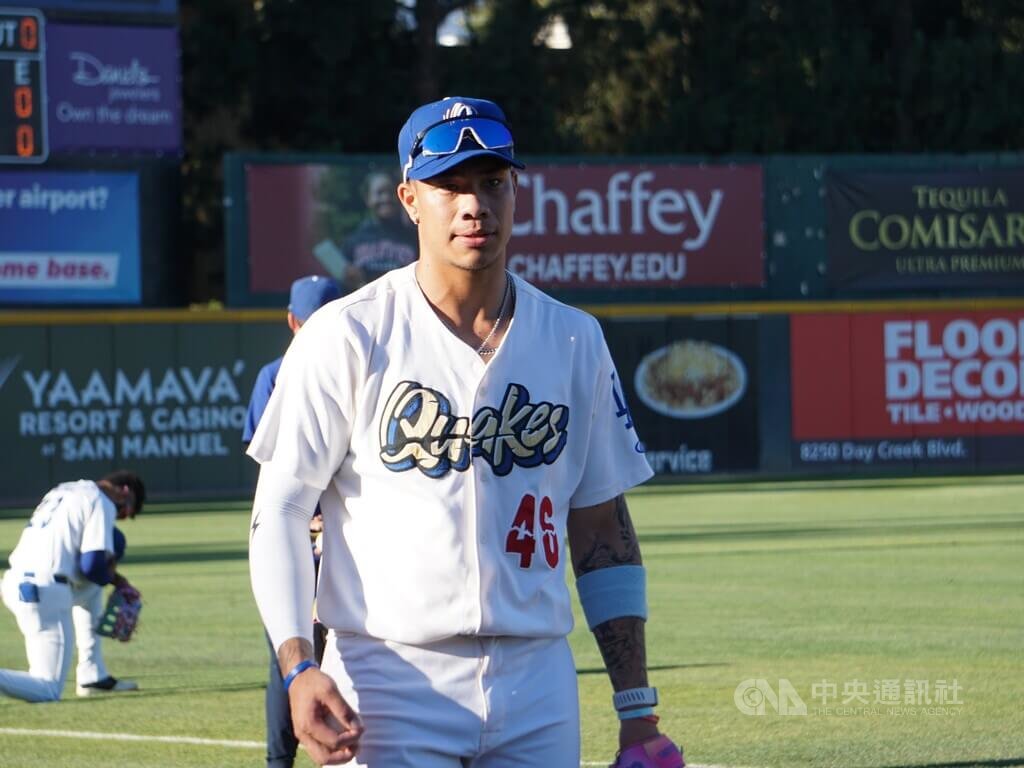 18歲台灣棒球好手柯敬賢25日穿上道奇小聯盟1A地震隊的球衣出賽。中央社記者林宏翰洛杉磯攝 114年7月26日