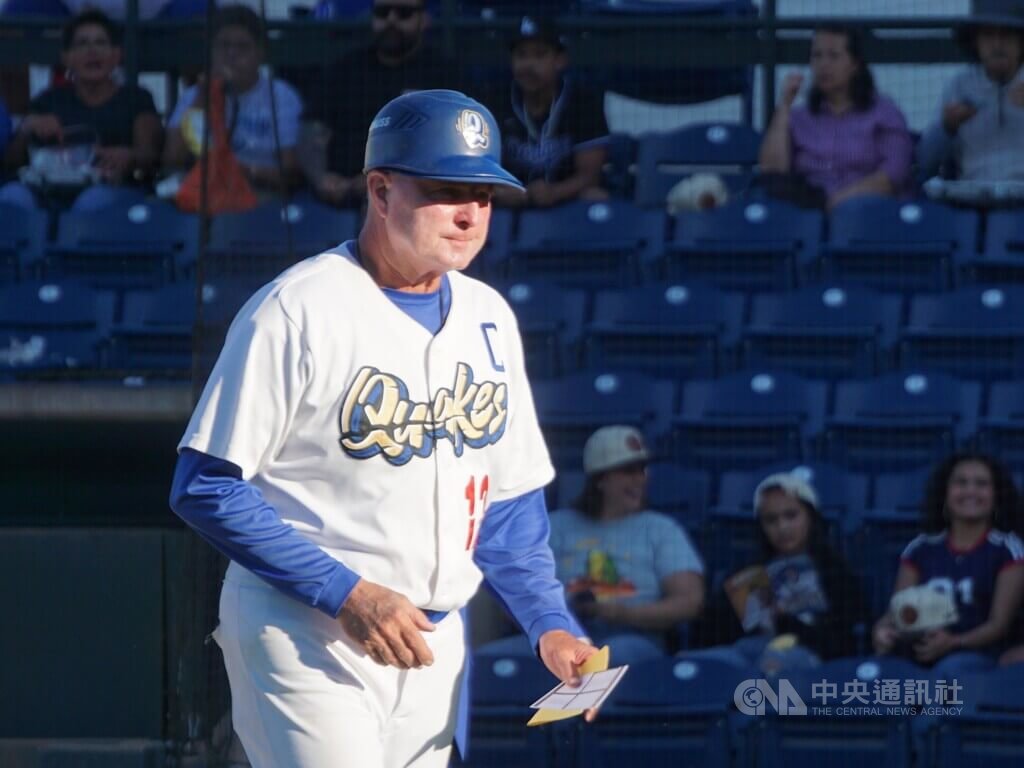 洛杉磯道奇隊小聯盟1A總教練舒梅克（John Shoemaker）擁有38年執教經驗，20多年前的台灣好手陳金鋒、郭泓志、胡金龍都曾在他的執教隊伍打球。中央社記者林宏翰洛杉磯攝   114年7月26日