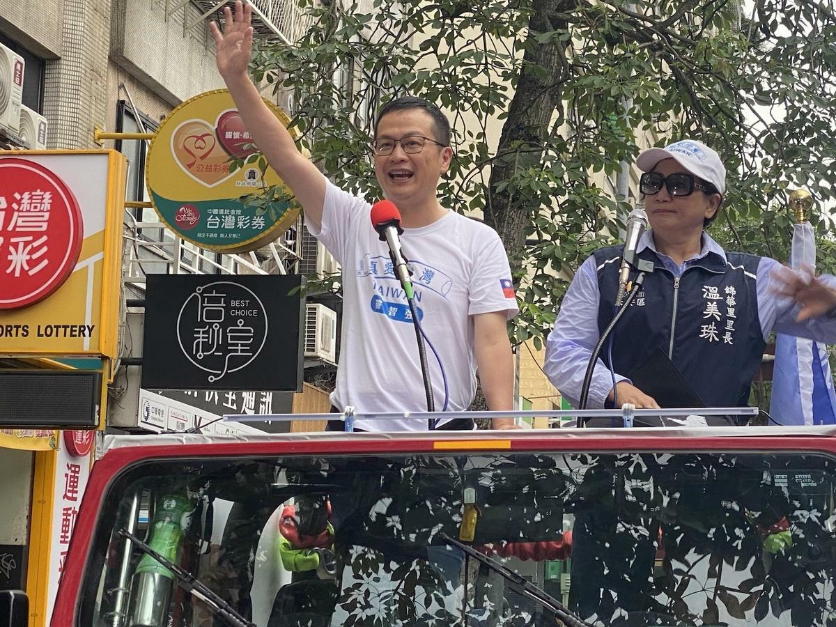 國民黨立委羅智強27日車掃謝票 圖：林朝億/攝