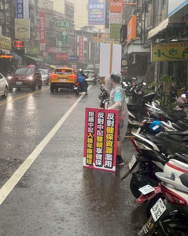 罷免洪孟楷立委的民團「罷洪刻不容楷」透露，收到一名國中生的來信，「你們撐過的那段時間，是台灣民主史上最勇敢的篇章之一」，讓志工看了都哭了。 圖：取自「罷洪！！刻不容楷 」臉書（資料照）