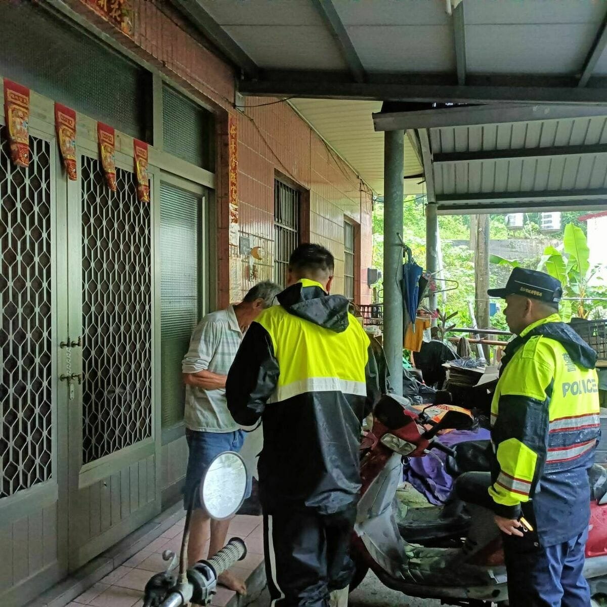 農業部針對高雄市六龜、甲仙等地區發布土石流黃色警戒，而針對桃源區則發布「大規模崩塌黃色警戒」，緊急進行預防性撤離38人。 圖：民眾提供