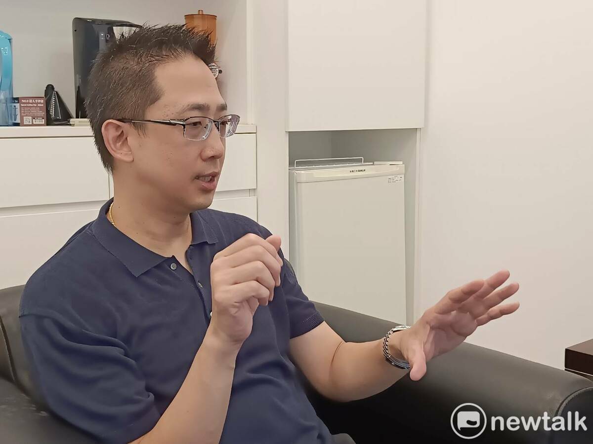 東海大學政治系系主任張峻豪接受Newtalk記者專訪時指出，此次罷免行動未能打動中間選民，加上國民黨成功營造「危機感」動員支持者，形成一次由「反感」推動的投票行動。 圖：唐復年/攝