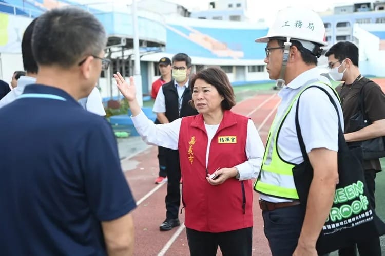 嘉義市長黃敏惠再度不放颱風假，臉書粉專留言被嘉義市民湧入罵爆。 圖：翻攝自黃敏惠臉書
