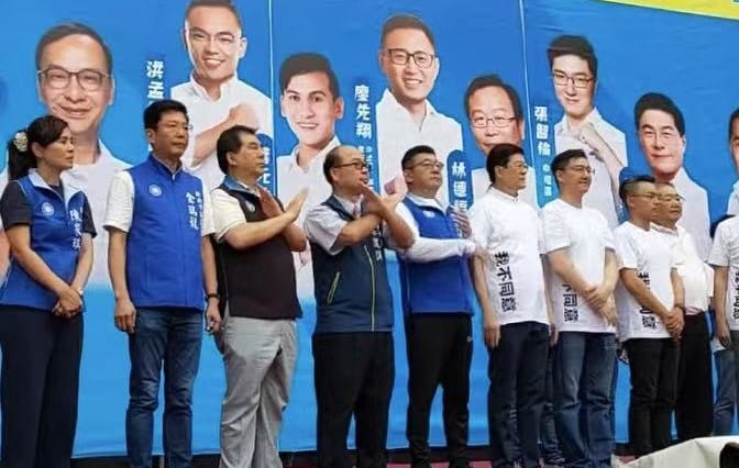 孫健萍(左四)北上與新北市立委、市議員共同出席反罷反活動。 圖：孫健萍／提供
