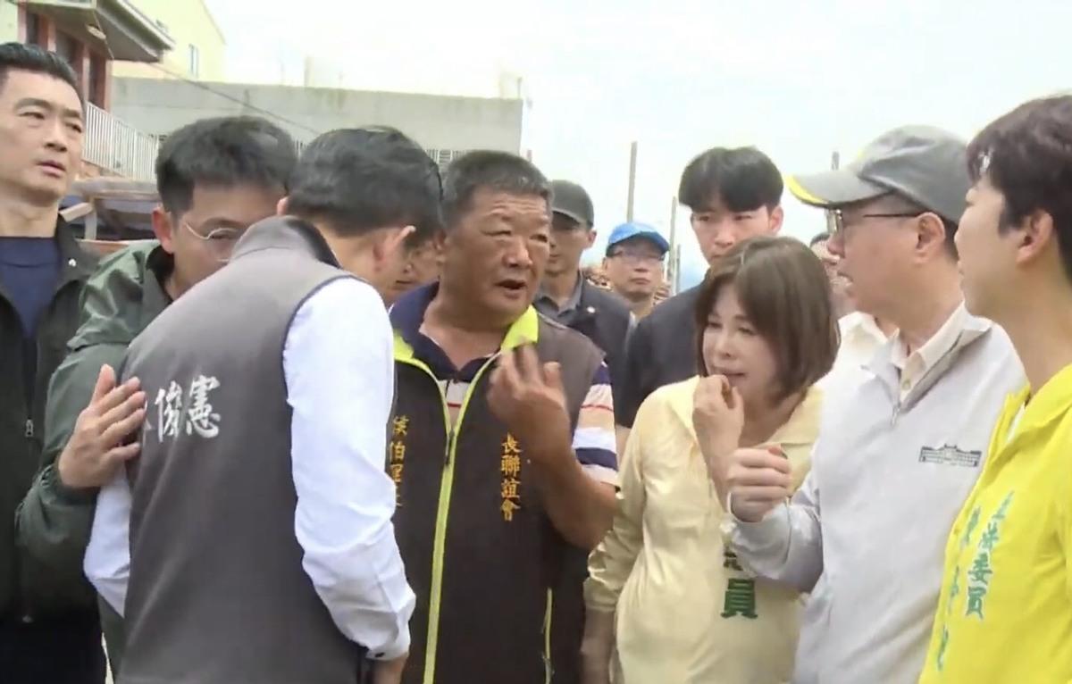 丹娜絲颱風災後重建尚在進行，但受西南氣流持續影響，嘉義、台南等地區自28日晚間又開始出現強降雨。行政院長卓榮泰今日前往台南視察淹水情形，他強調啟動全台系統性治水工程，明年度更將啟動跨年度千億元規模的整體治水計畫。 圖：黃博郎／攝