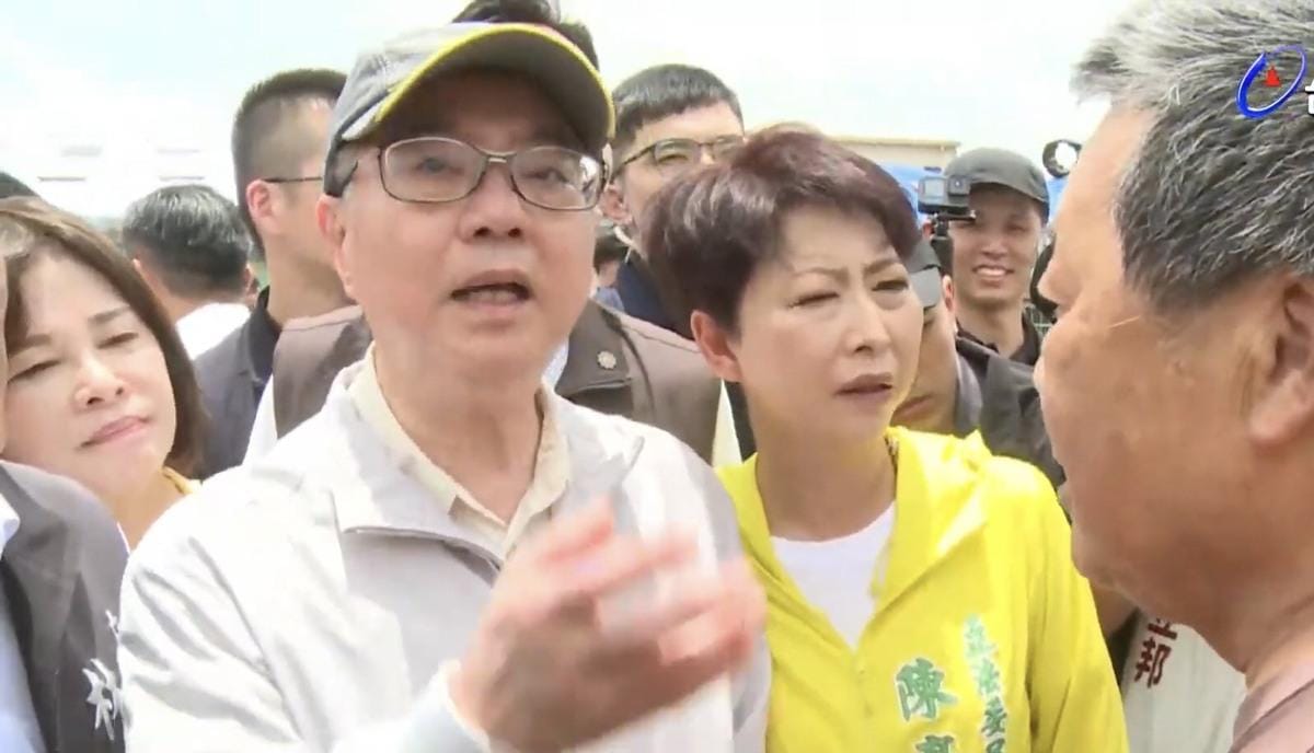 行政院長卓榮泰今(29)日一早前往台南視察淹水情形，他強調啟動全台系統性治水工程，明年度更將啟動跨年度千億元規模的整體治水計畫。 圖：黃博郎／攝