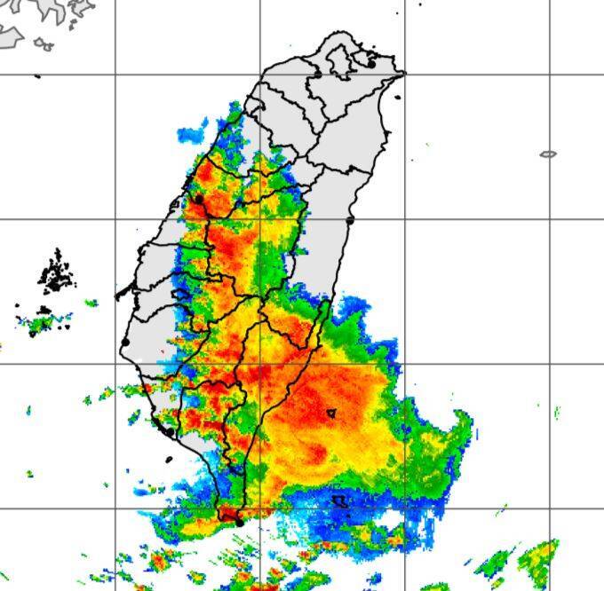 氣象署針對中南部8縣市發布大雷雨即時訊息。圖為雷達回波圖。 圖：氣象署提供