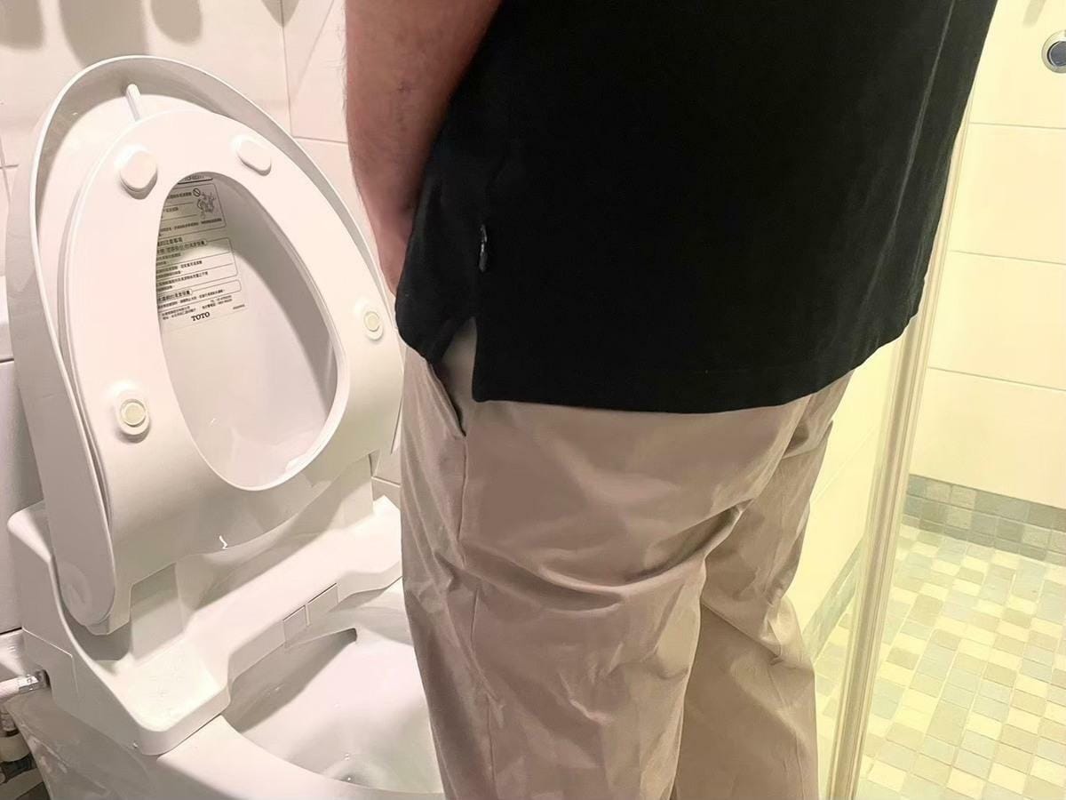 父親節前醫師提醒，男性長輩常忽略泌尿問題，建議用IPSS評量表協助了解排尿狀況，實用又貼心。 圖：顧家醫療／提供