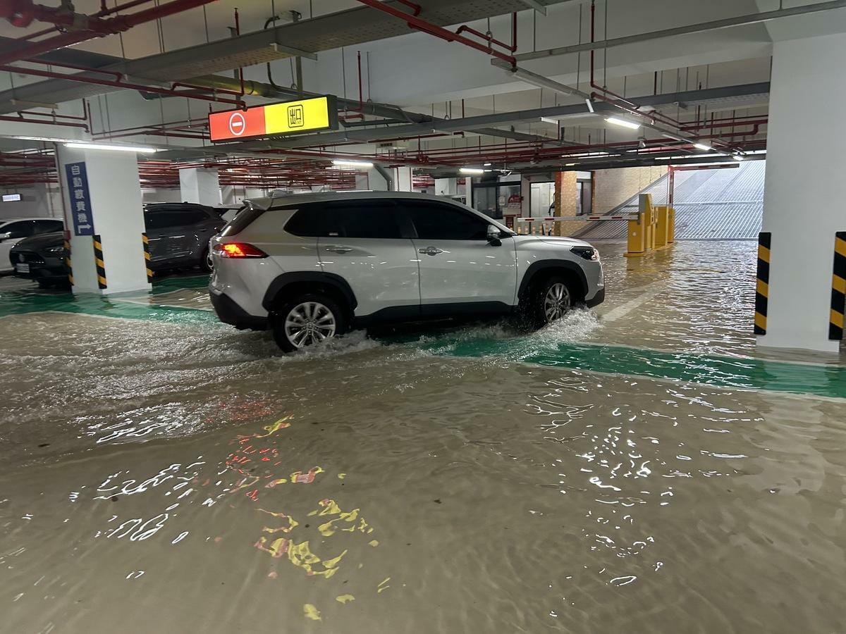 車主趕緊把車移走。 圖：台中市議員李天生/提供