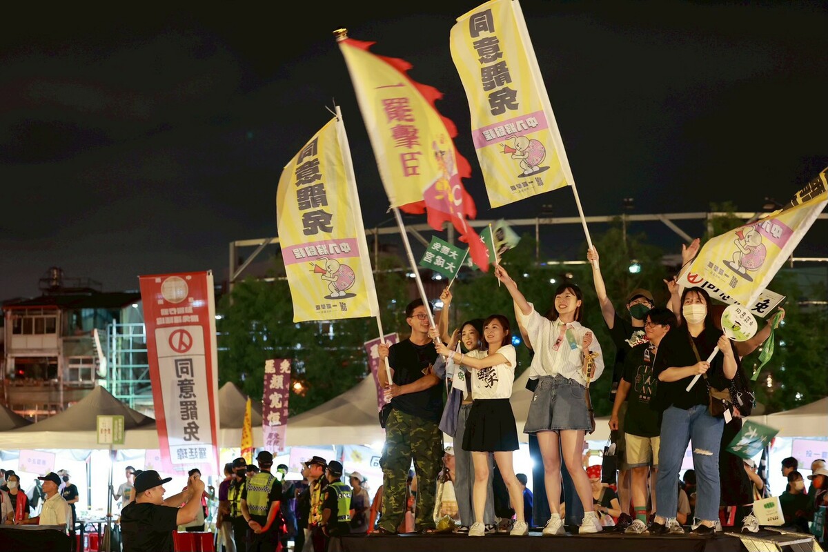 罷團「一罷擊臣」表示，江啟臣過去主張還稅於民、照顧人民，請江啟臣回應，支不支持台中市府將從人民身上超徵來的辛苦錢，還給人民？ 圖：取自「一罷擊臣 - 罷免江啟臣」（資料照）