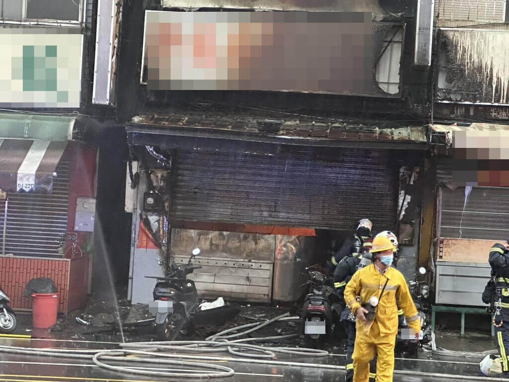 台中市太平區中興路1處店家31日上午發生火警，警消獲報立即到場搶救。（翻攝照片）中央社記者蘇木春傳真　114年7月31日