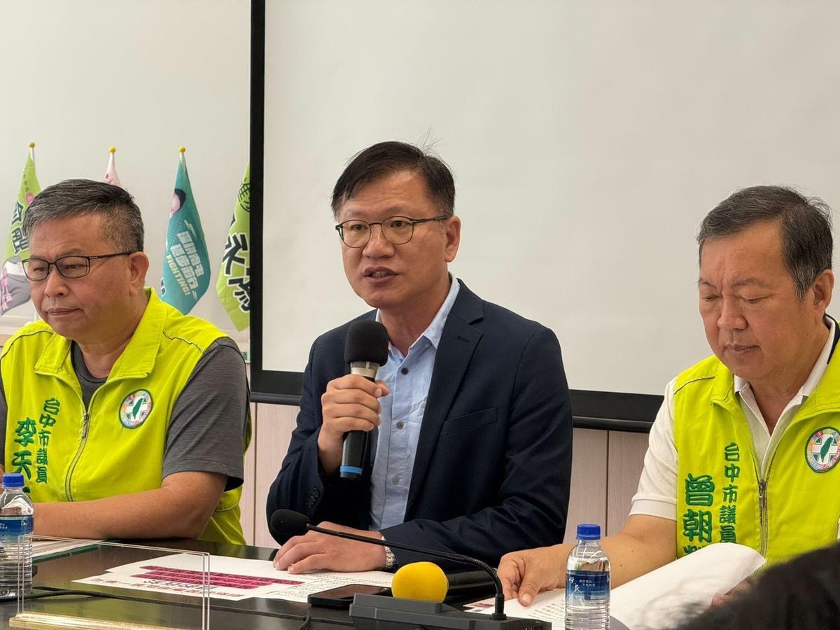 台中市議會民進黨團總召王立任宣布，正式提案台中市民每人普發5萬元。 圖：民進黨團/提供