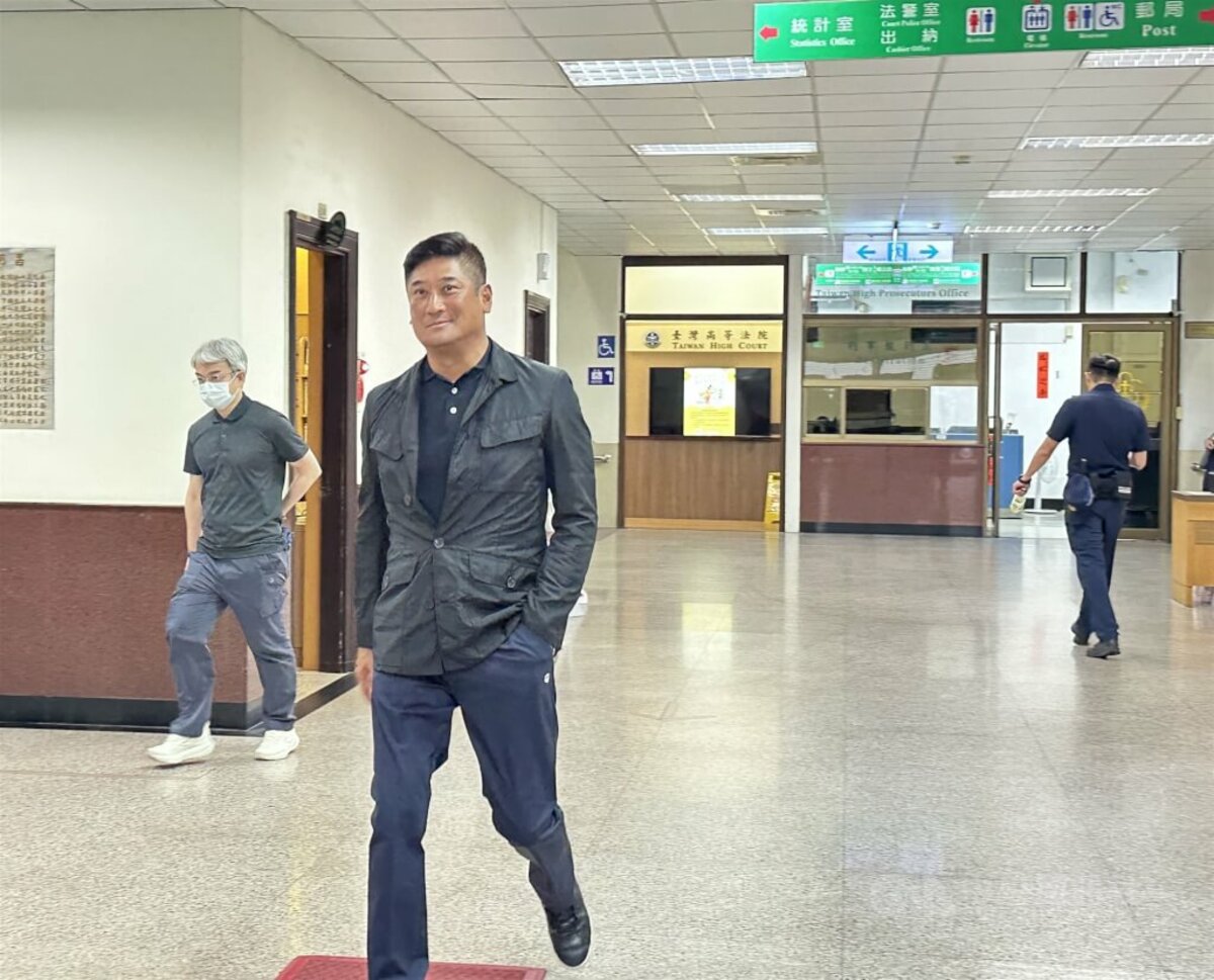 中國信託慈善基金會董事長辜仲諒（前）涉銀行法案件，聲請變更在台北市天母的住居所以個案手機每天自拍線上報到，7日赴高院開庭。（中央社檔案照片）
