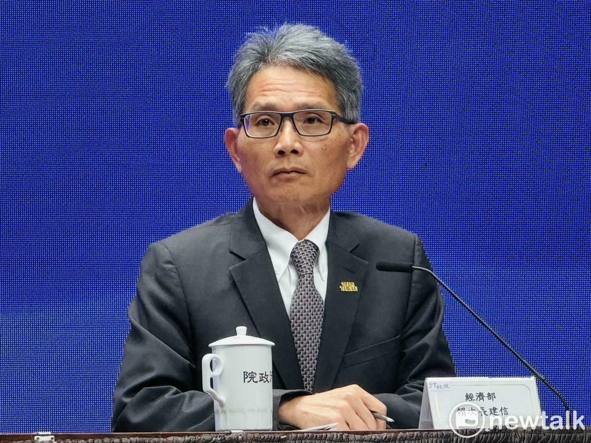 經濟部水利署原規劃6年1000億元的跨部會「因應氣候變遷縣市管河川及排水整體改善計畫」，行政院長卓榮泰今（31）日在院會中要求加速，力拚2029年完成，也就是從6年縮短為4年。圖為經濟部次長賴建信。 圖：謝莉慧/攝