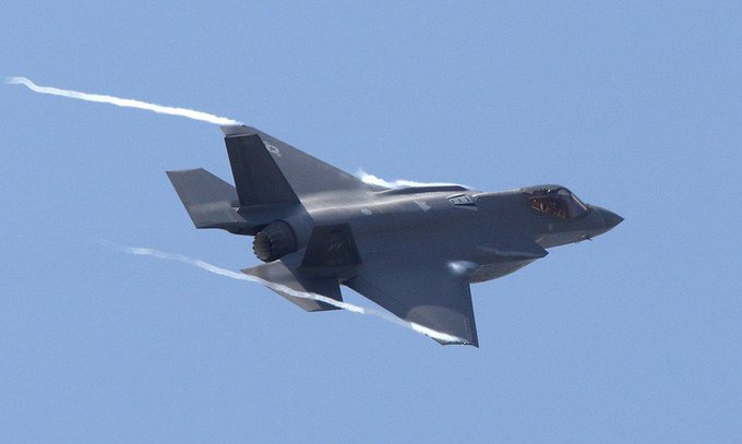 這是美國今年第 2 次 F-35 系列戰機墜毀，相關事件也令不少民眾開始對 F-35 系列戰機的安全性抱持懷疑態度。 圖：翻攝自 @NiKiTa_32156 X 帳號