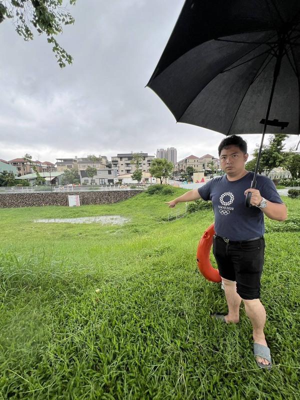 滯洪區僅見少量積水，未能有效承接雨勢，與設計初衷不符。 圖：台中市議員蔡耀頡/提供
