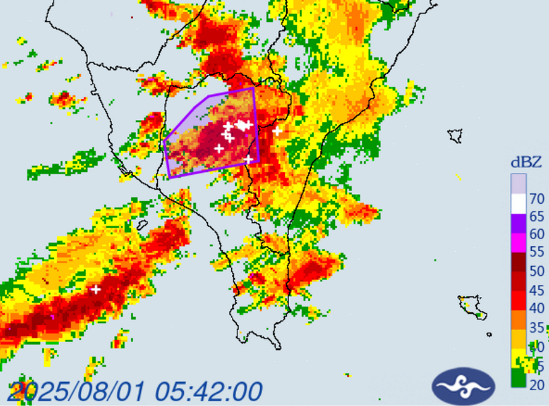 氣象署今晨對台中以南等10縣市發布大豪雨、豪雨特報，並針對屏東、台東發布大雷雨即時訊息。 圖：氣象署提供