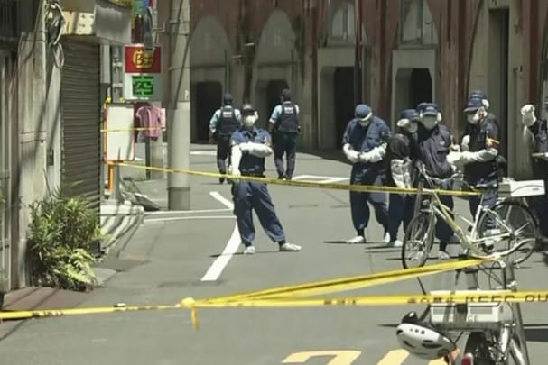 兩名中國人 7 月 31 日在東京都神田區遭 4 位不明人士襲擊的事件，也引發大量網友關注。 圖：翻攝自 騰訊網 書劍雜談