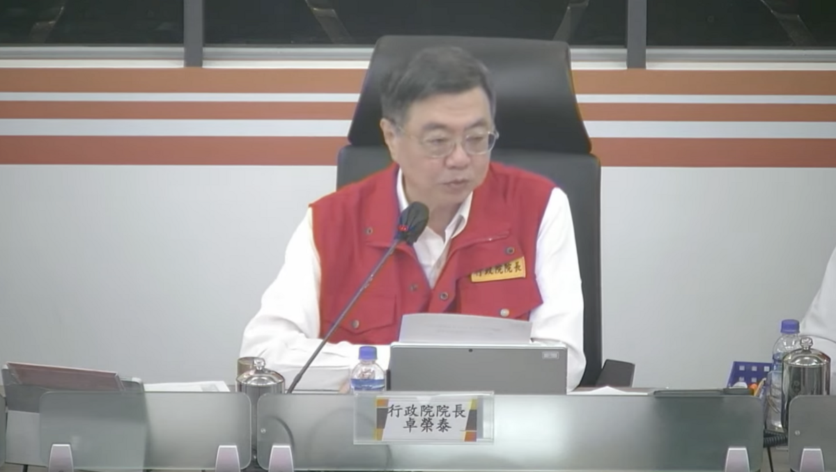 行政院長卓榮泰今赴中央災害應變中心。 圖：翻攝中央災害應變中心直播畫面