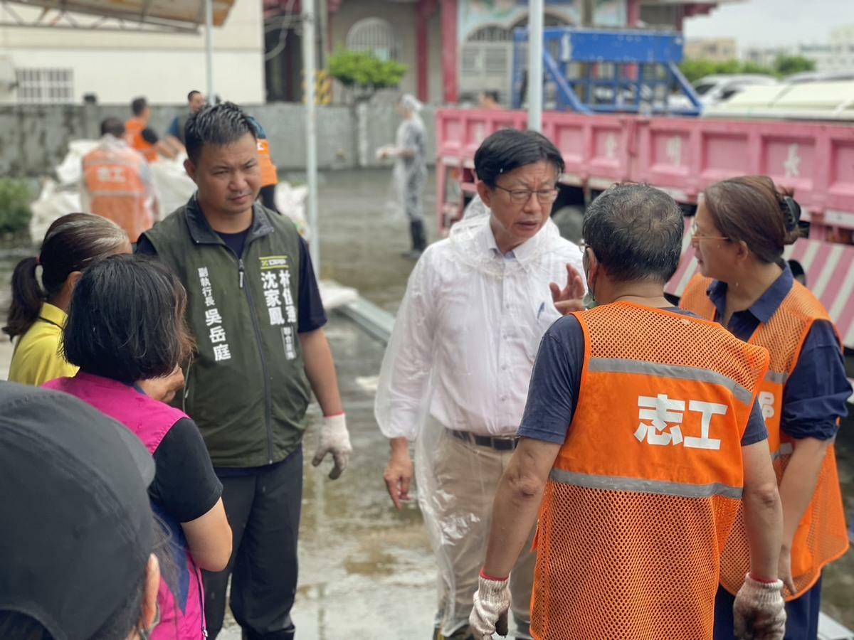 民進黨中央組成志工團赴台南救災。 圖：民進黨 / 提供