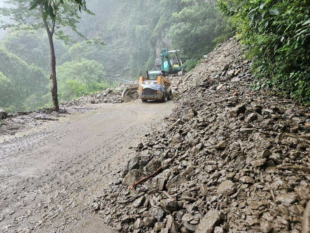 公路局指出，目前預警性封閉路段9處、道路災阻路段2處、道路災情2處。(示意圖) 圖：公路局／提供(資料照)