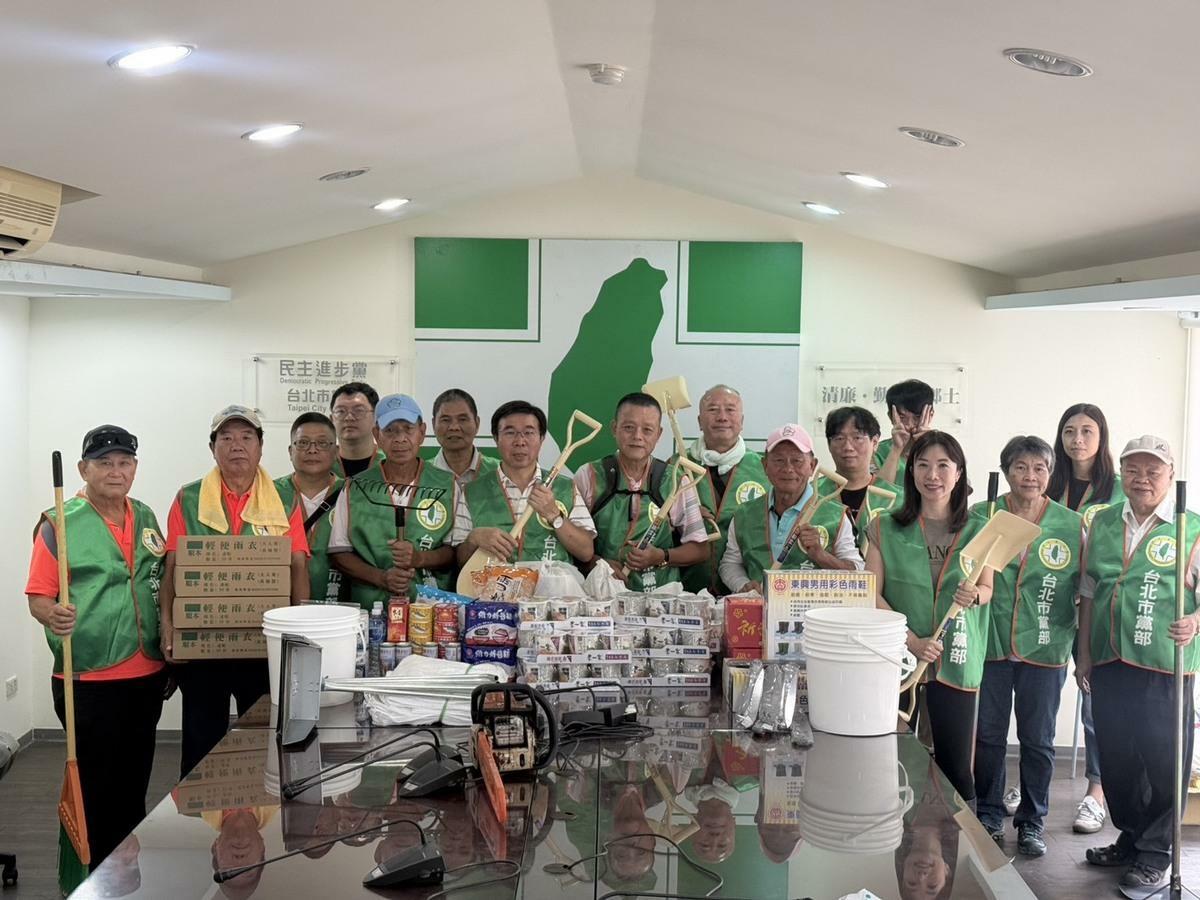 民進黨台北市黨部前往嘉義水上鄉，投入為期五天的重建家園工作。 圖：民進黨台北市黨部提供