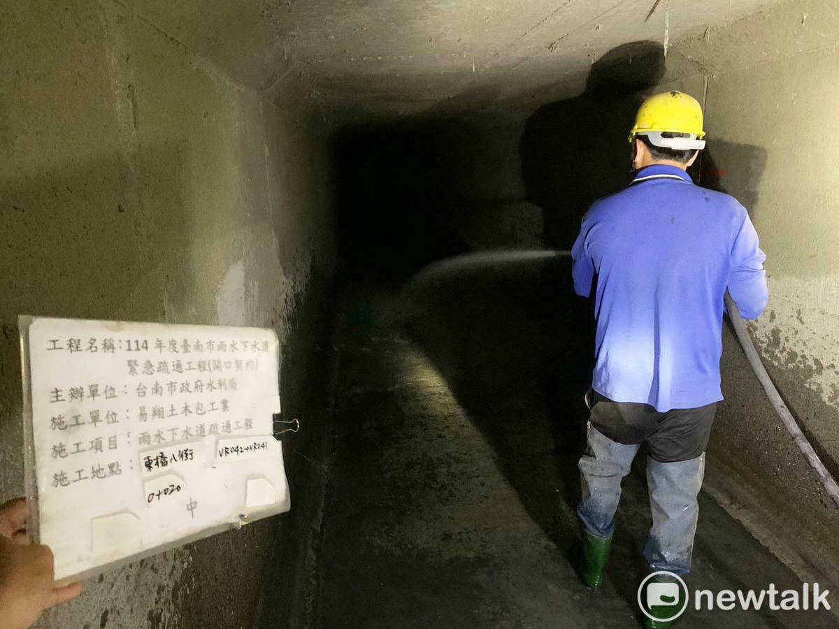 水利局說明，從2020至2022年期間，市府已經完成雨水下水道清淤長度402,413公尺與清淤量81,873立方公尺，所有清淤成果均定期列管及追蹤。 圖：台南市政府提供