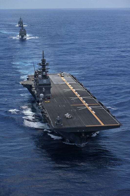 日本海上自衛隊「加賀號（DDH-184）」準航空母艦，本週將菲律賓海與英國航艦「威爾斯親王號（R09）」共同操演。其中F-35B將進行跨艦起降。 圖：翻攝「X」@JMSDF_PAO