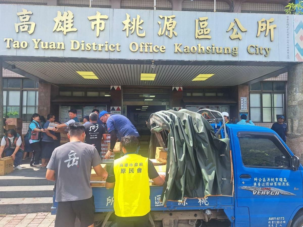 救災與生活物資源源不絕送進原鄉。 圖：高雄市原民會/提供