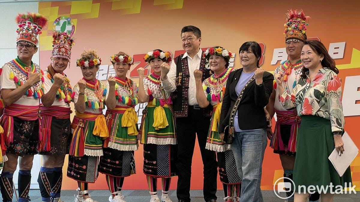 何博文說，如果在泥濘中站幾個小時清淤是擺拍，歡迎大家一起來擺拍。 圖：高逸帆／攝