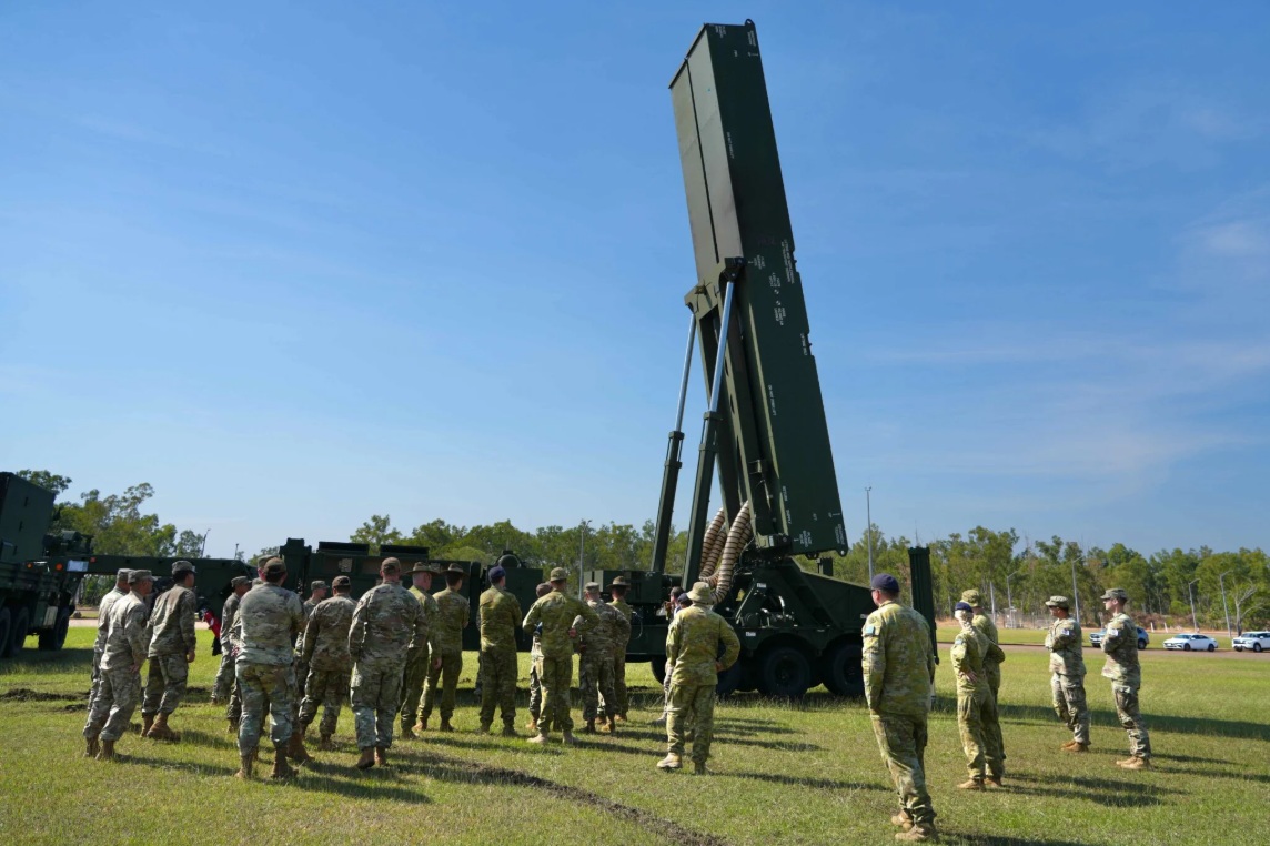 美澳護身軍刀演習前，美國陸軍第3多域特遣隊在澳洲北領地部署「暗鷹」（Dark Eagle）長程高超音速武器。 圖：翻攝 US Army