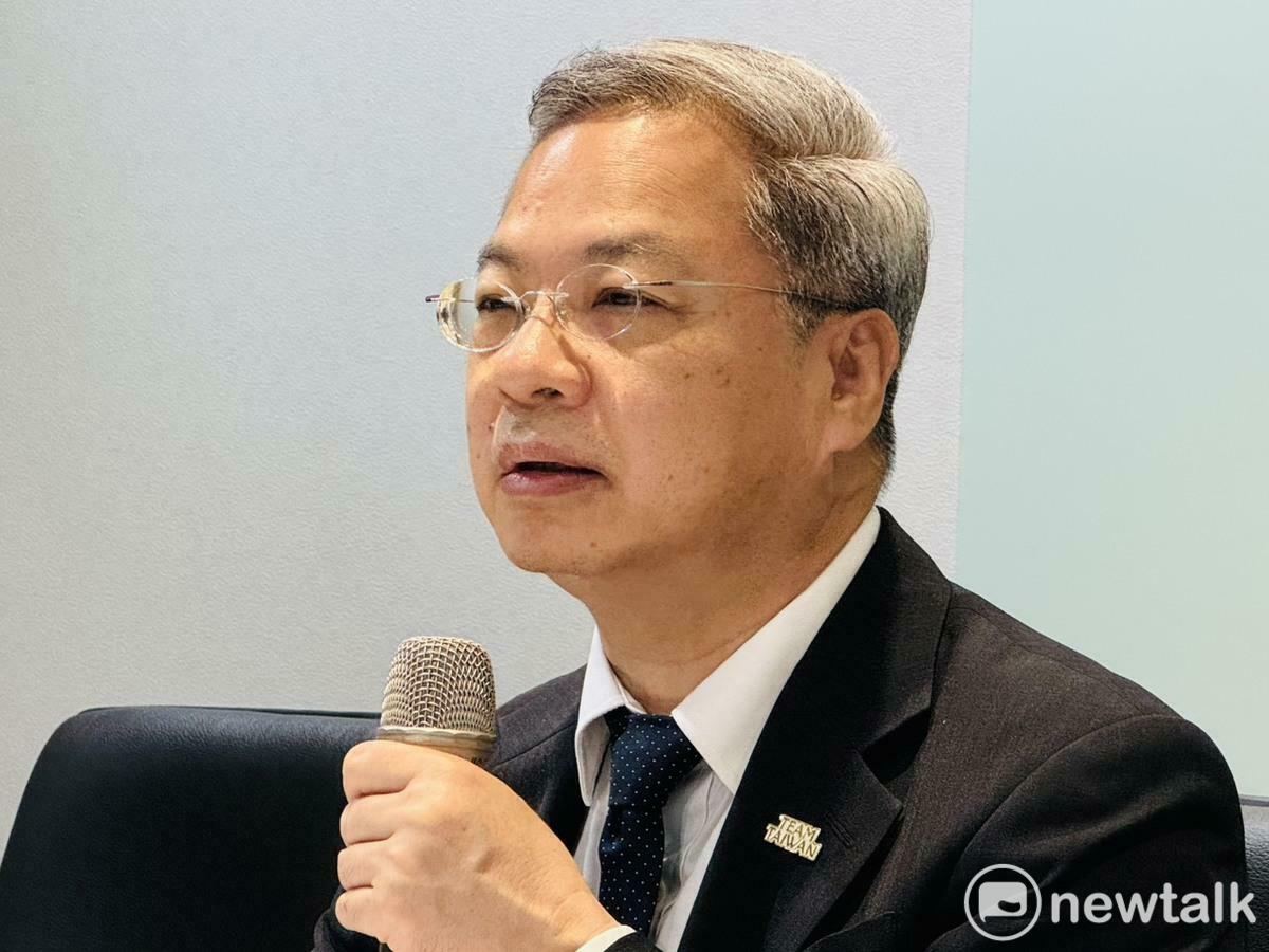 美國時間8月7日將對台灣課徵20%的暫時對等關稅，行政院秘書長龔明鑫今（6）天表示，在立法院三讀通過的產業支援方案裡，事實上，政府都可以做一些支援，開放所有產業申請，從明（7）天就開始收件。 圖：謝莉慧/攝