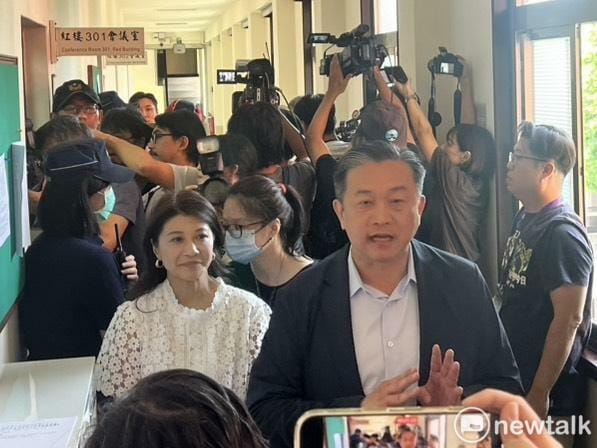 藍委徐巧芯嗆秘密會議搞黑箱，王定宇、林楚茵大酸「立院待不夠久」釀雙方互嗆。 圖：金大鈞/攝