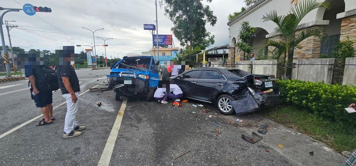 女子服用安眠藥後駕車狂飆，失控撞上一對老夫婦，婦人送醫急救後宣告不治。 圖：警方提供