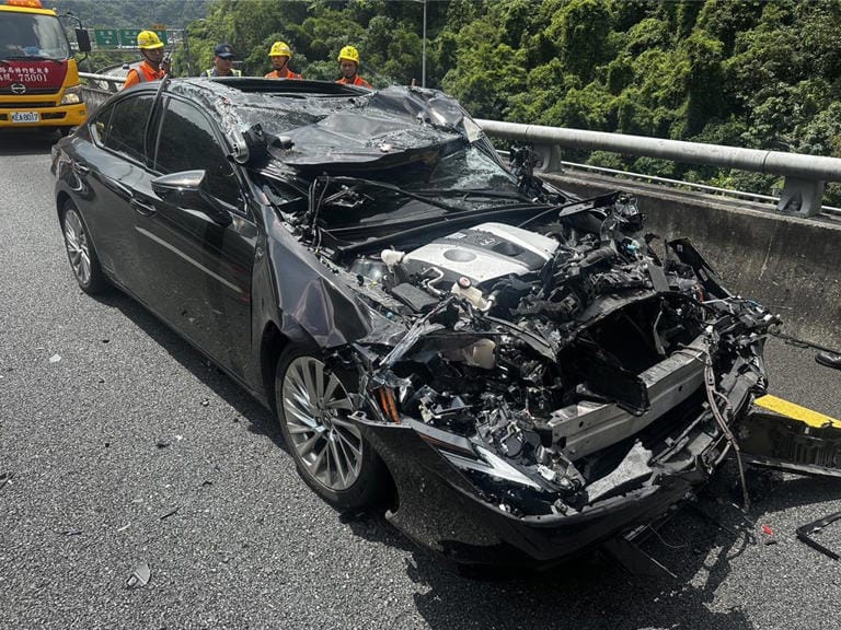 周姓男子駕車使用自動輔助系統，追撞前方緩撞車。 圖：國道第九公路警察大隊提供