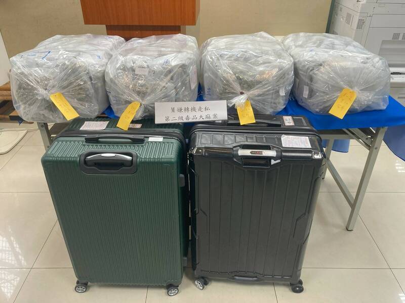 1名法國籍男子在泰國搭機來台轉機時，被航警在其託運行李中查獲第二級毒品大麻37.86公斤，訊後依違反毒品危害防制條例罪嫌移送桃檢偵辦起訴。 圖：航警局提供